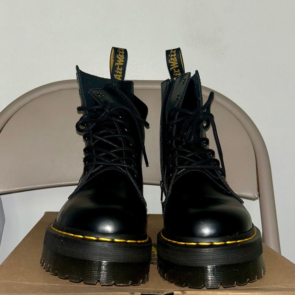 Jadon Platform Heel Dr. Martens